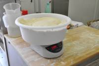 Fabrication du pain - Pesée de la pâte